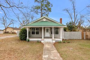 featured image of 648 W Plum St