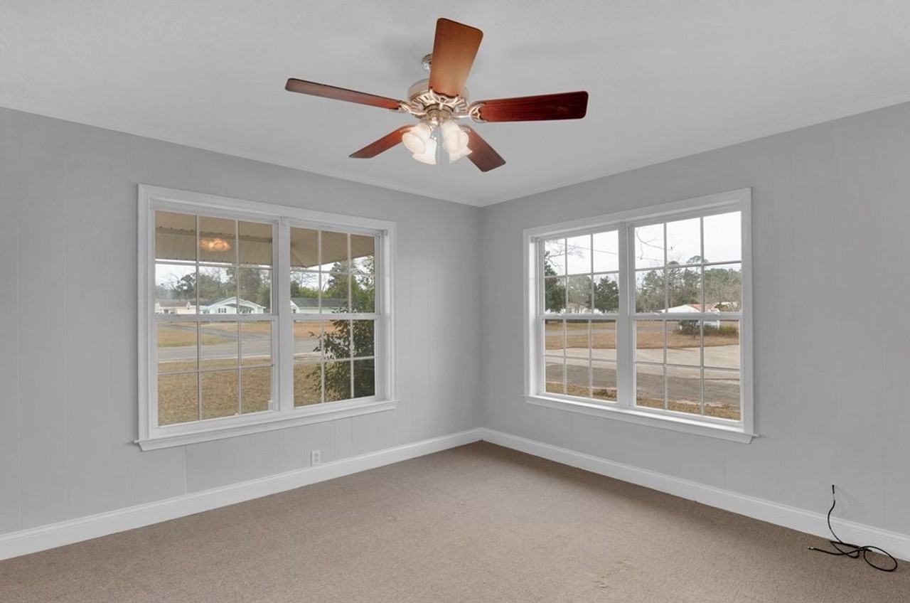 648 W Plum St - Photo 6 of 9