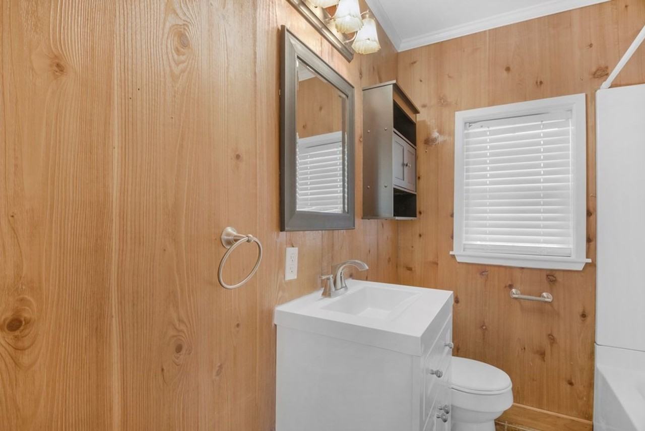 648 W Plum St - Photo 7 of 9