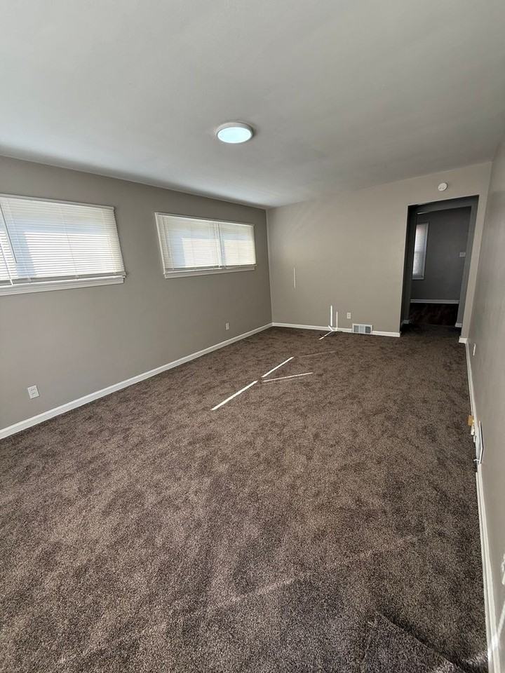 3232 Meredyth Ln - Photo 2 of 17