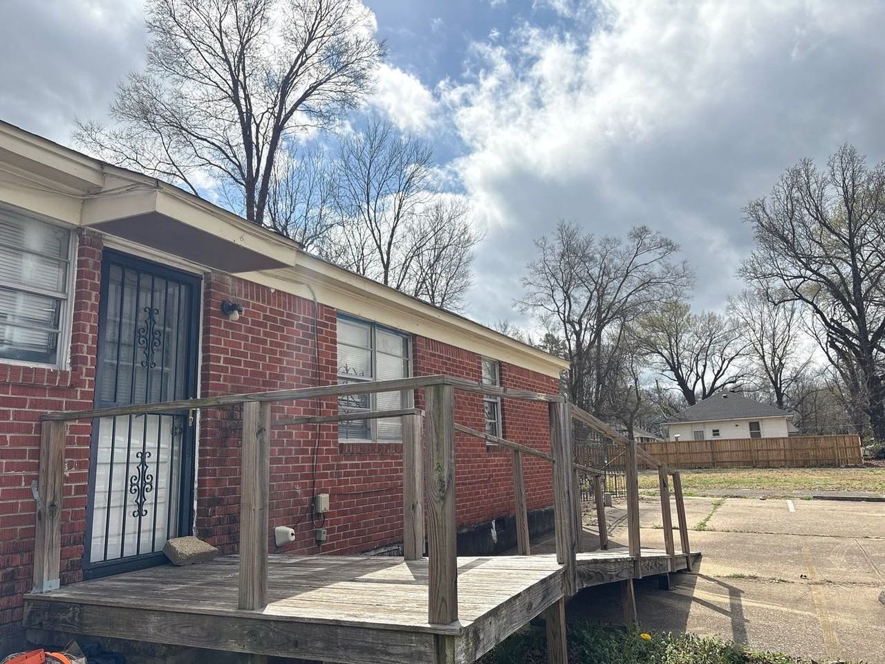 925 Lee Ave - Photo 2 of 14