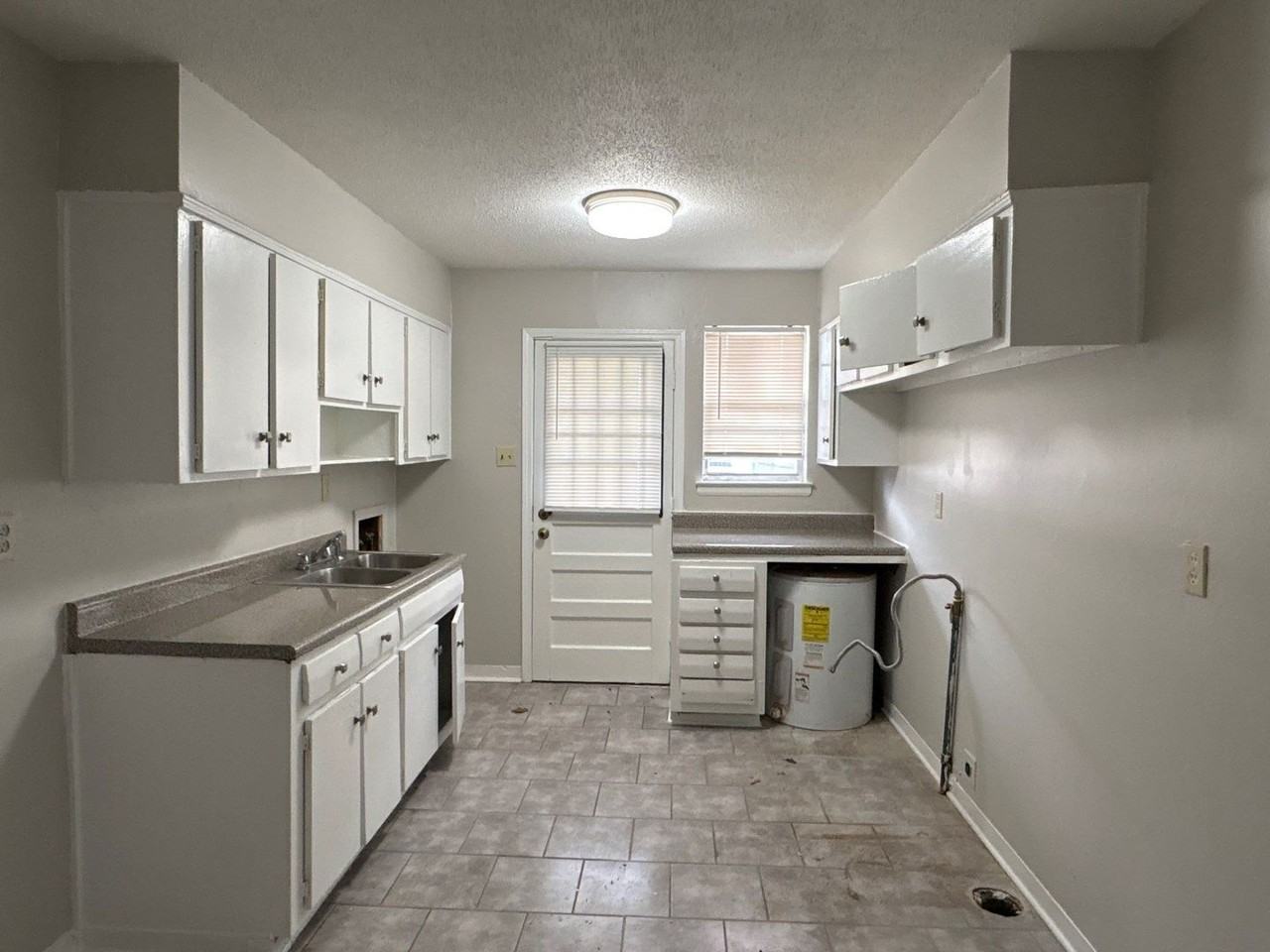 925 Lee Ave - Photo 6 of 14