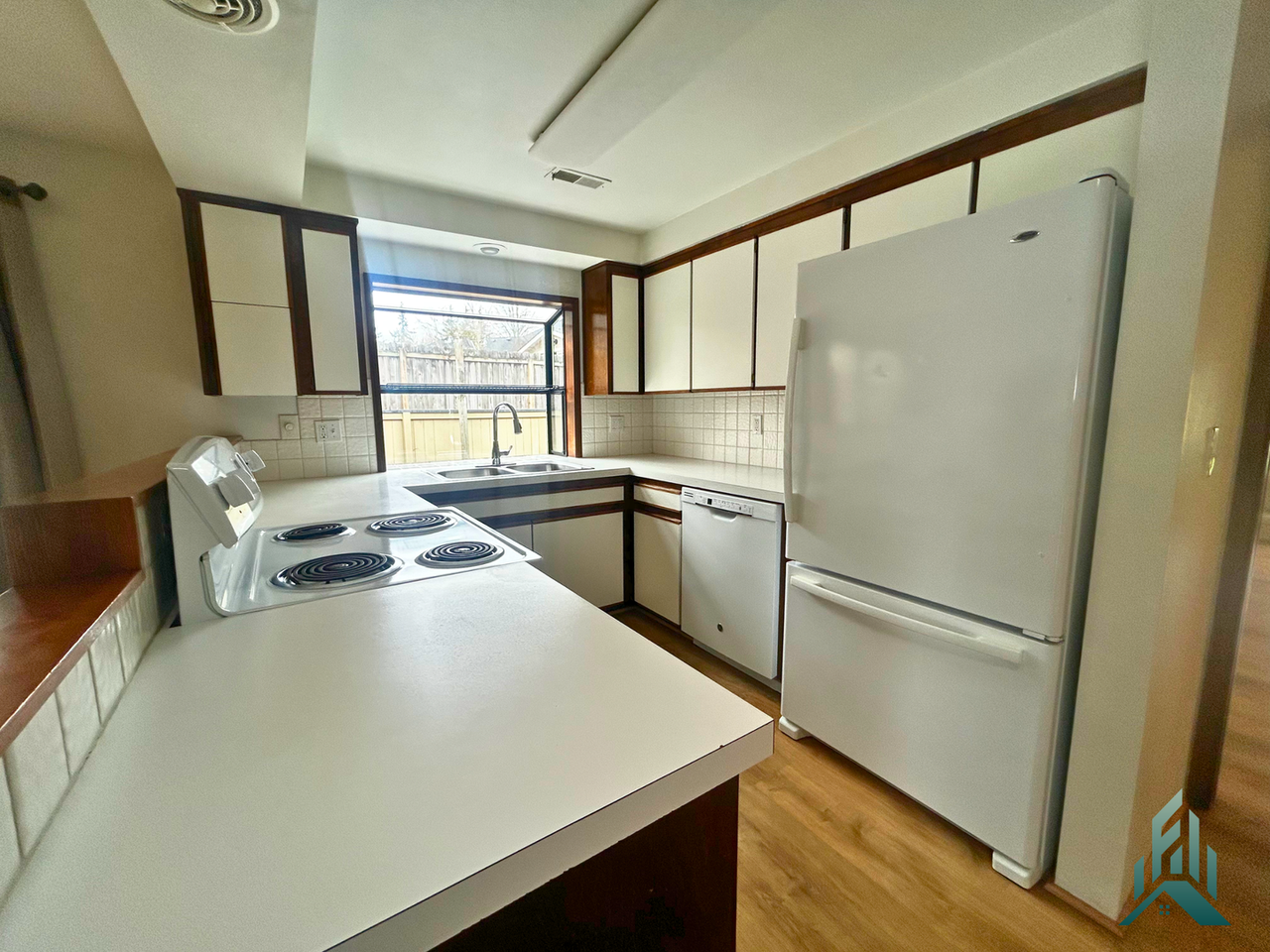 2928 Nw 29th St - Photo 6 of 17