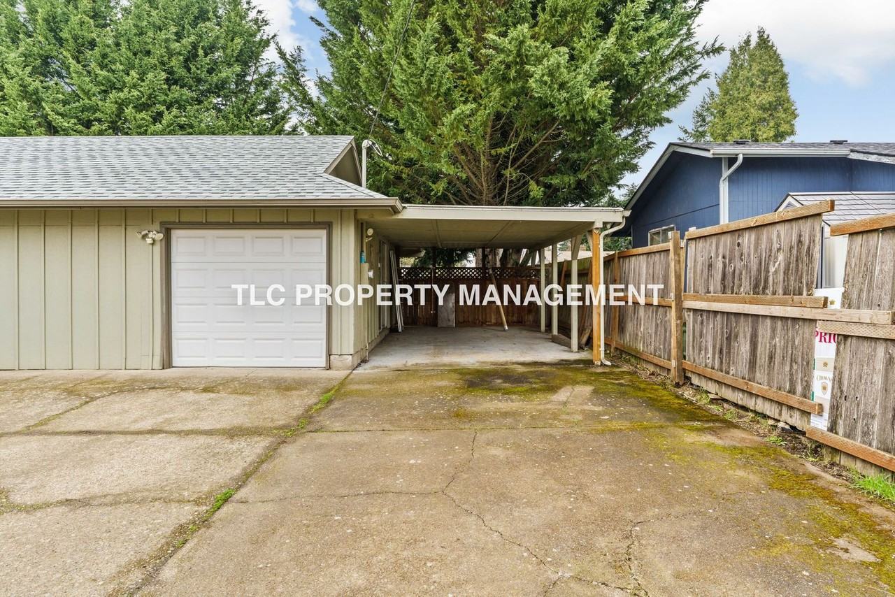 2082 Ohio St - Photo 4 of 36