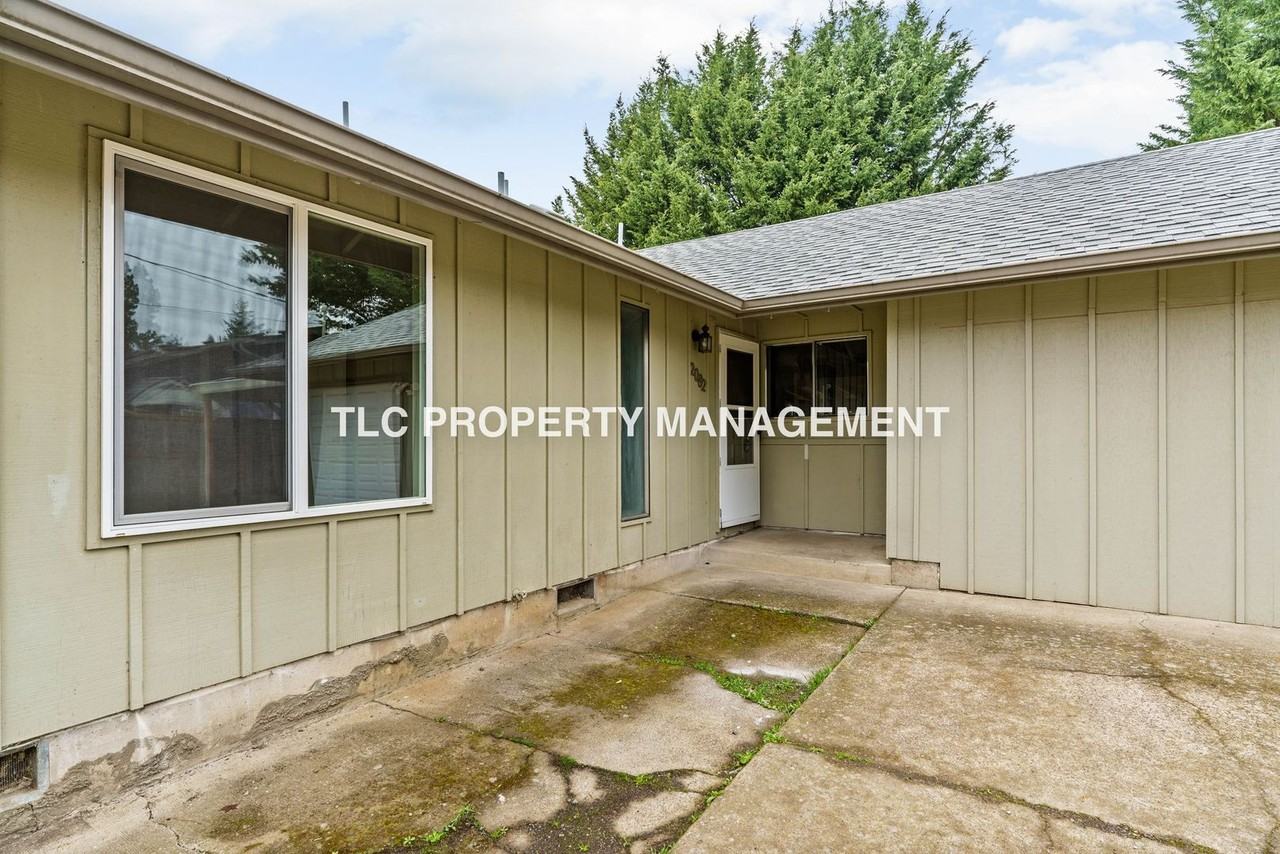 2082 Ohio St - Photo 6 of 36