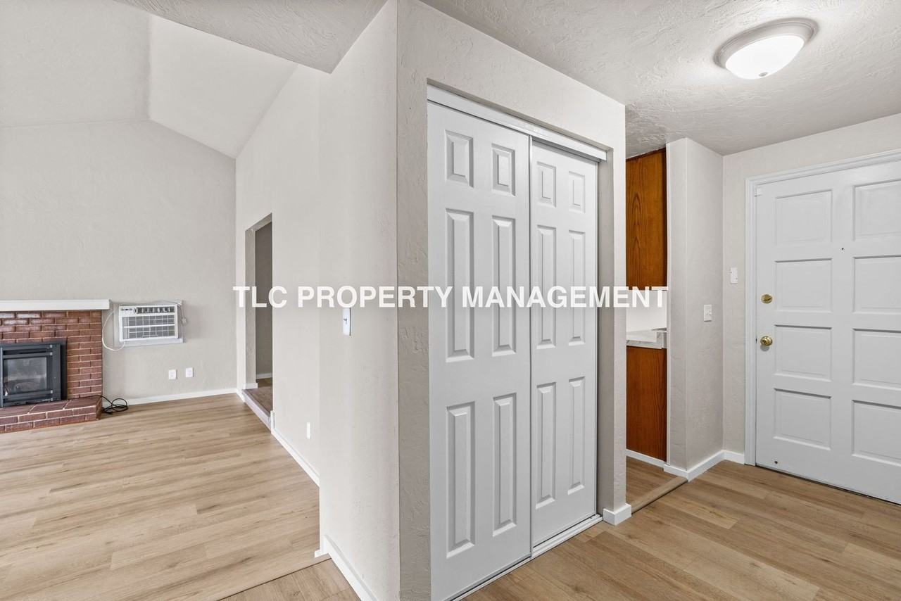 2082 Ohio St - Photo 7 of 36