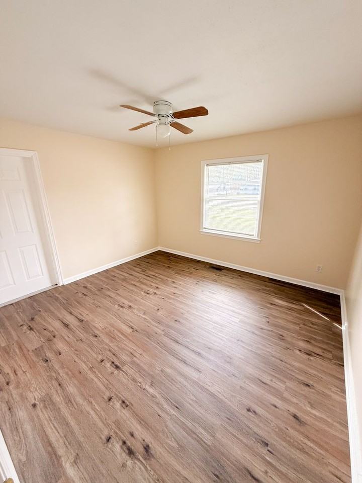 908 E Park Ave - Photo 4 of 7