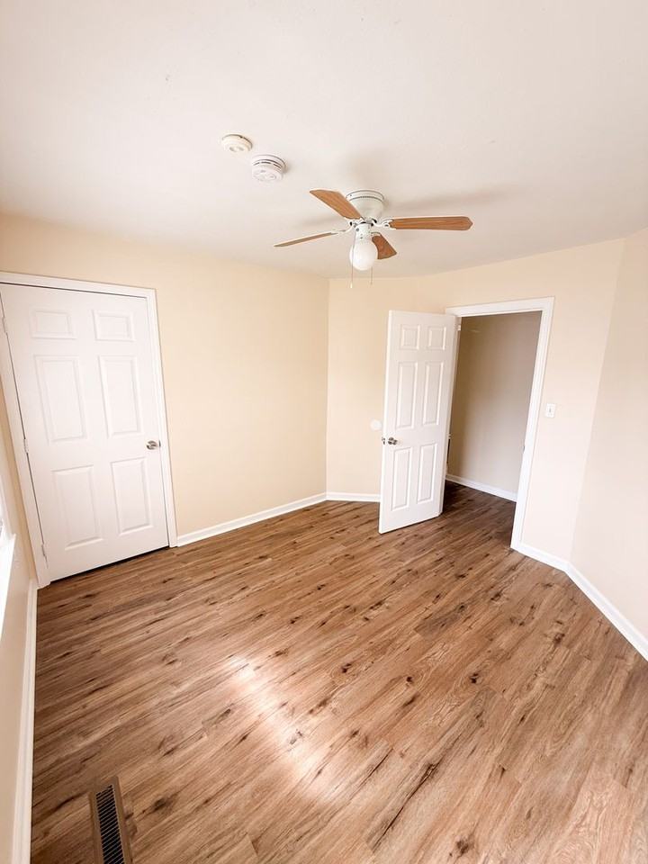 908 E Park Ave - Photo 5 of 7