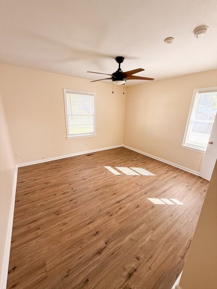 908 E Park Ave - Photo 7 of 7