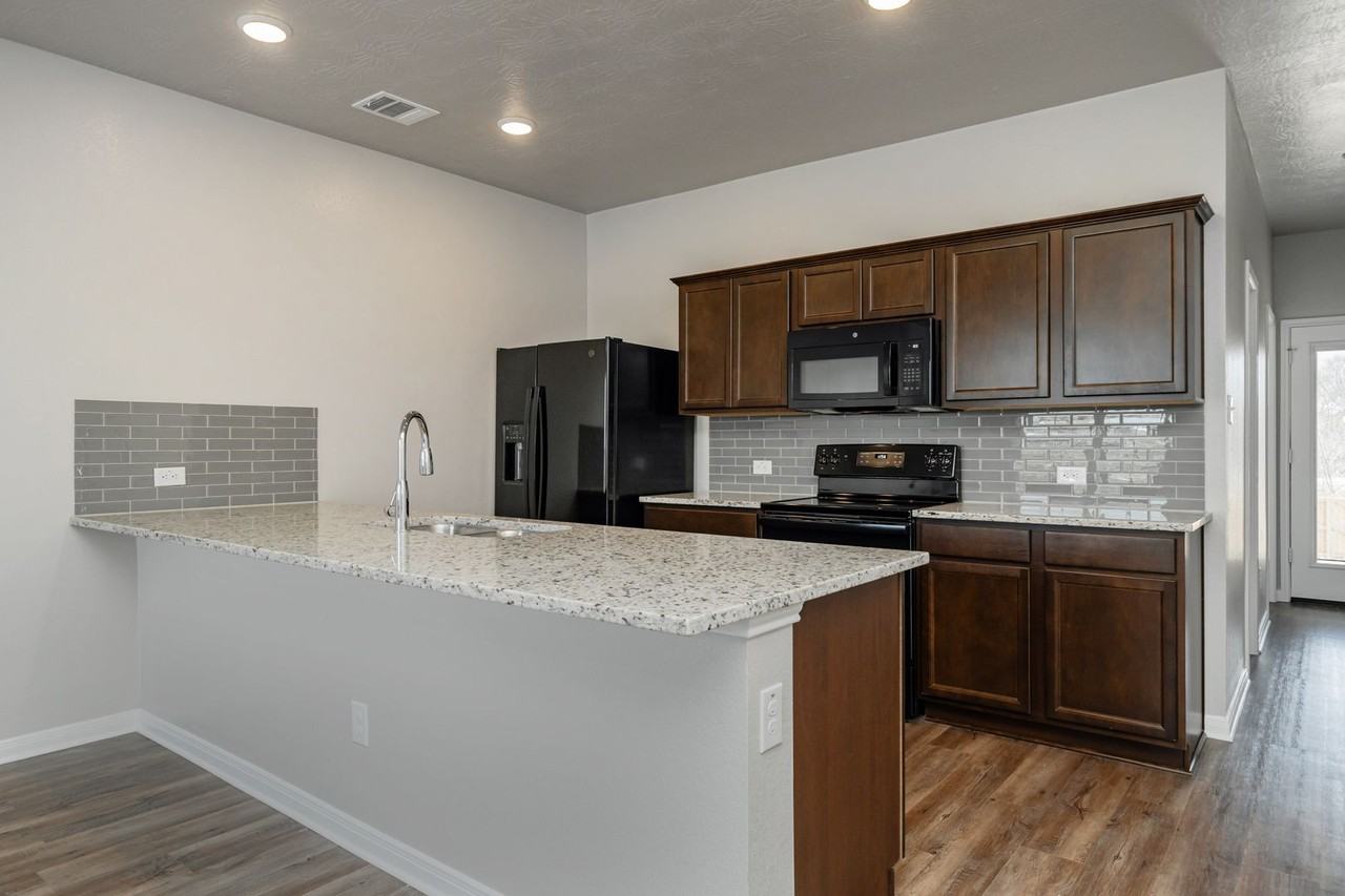 1119 Trellis Pass #1 - Photo 5 of 33