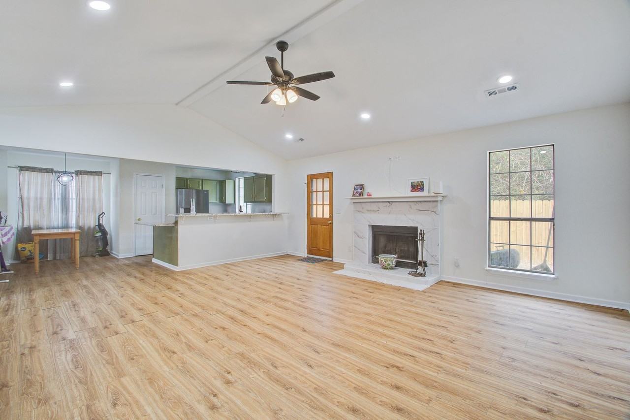 2451 Castlereagh Rd #2 - Photo 3 of 9