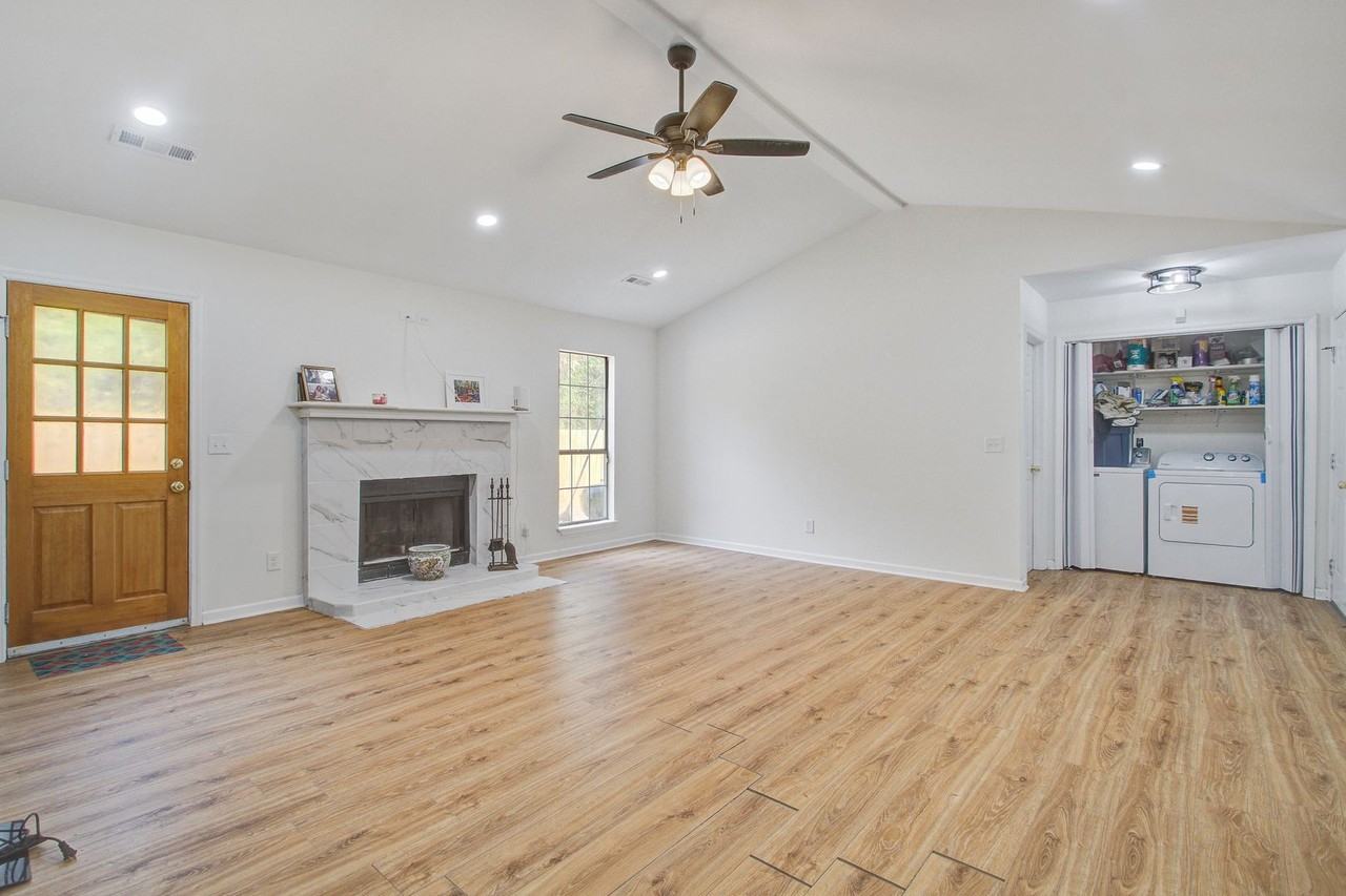 2451 Castlereagh Rd #2 - Photo 5 of 9
