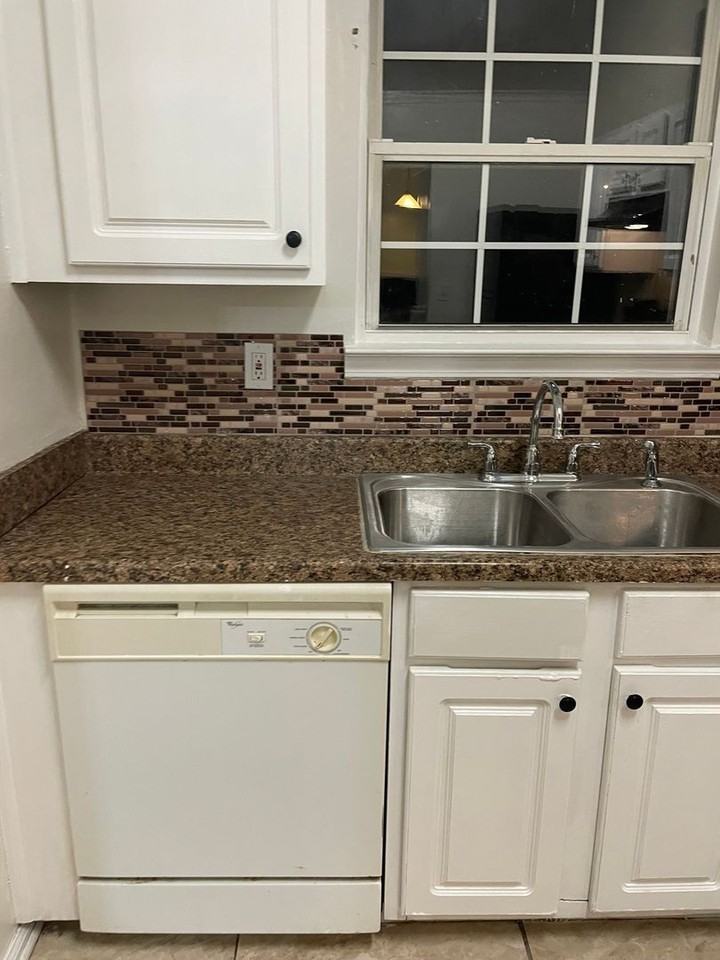 8140 Sterling Lakes Ct - Photo 3 of 12