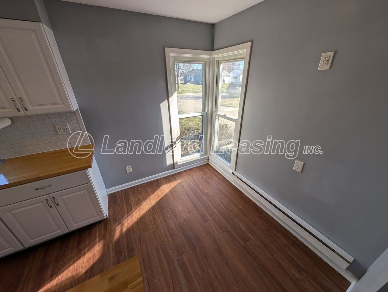 653 Weller Rd - Photo 4 of 16