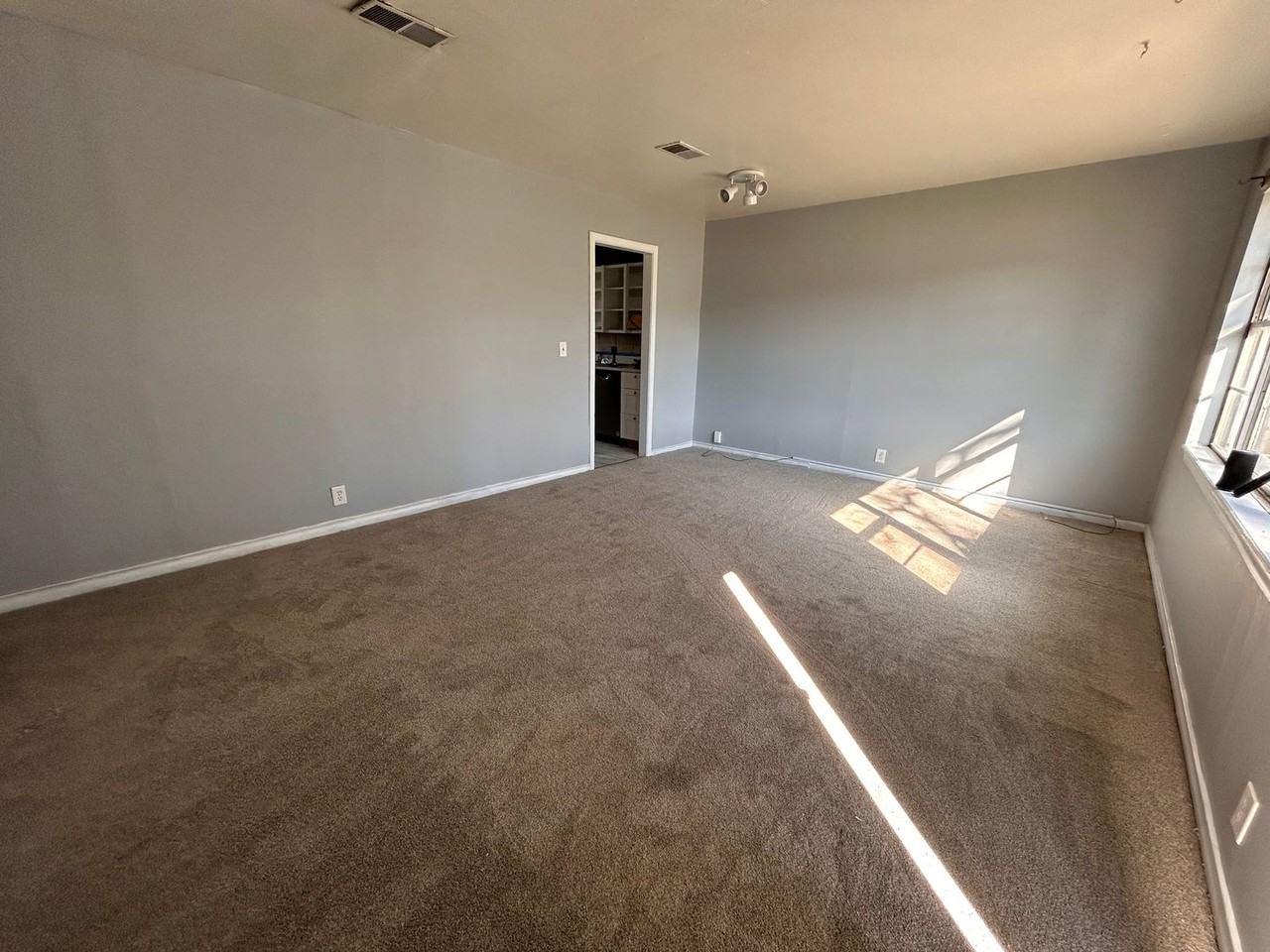 4269 S Cumberland St - Photo 2 of 10