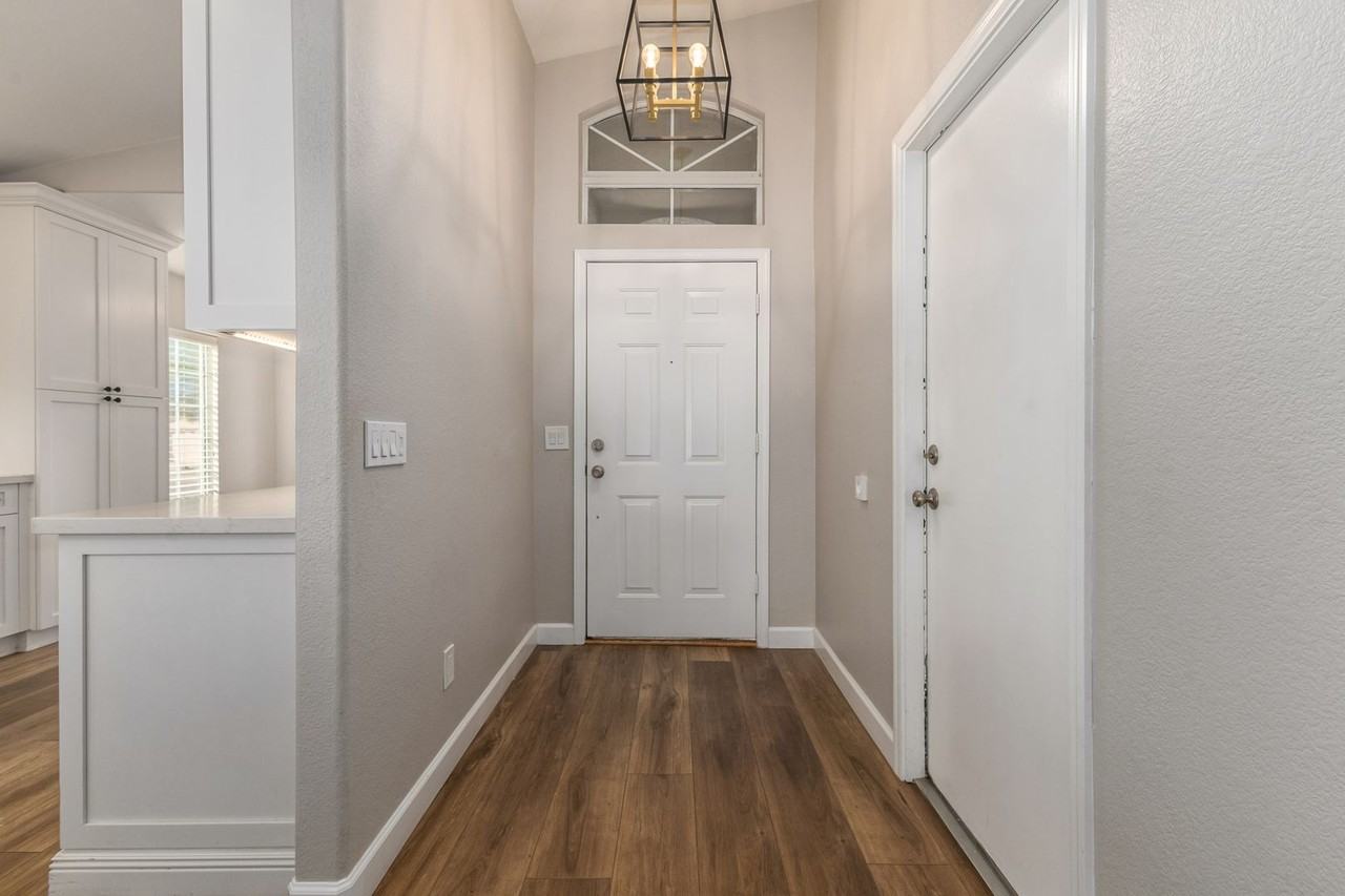 163 W Liberty Ln - Photo 5 of 33