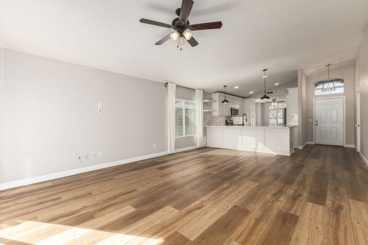 163 W Liberty Ln - Photo 7 of 33