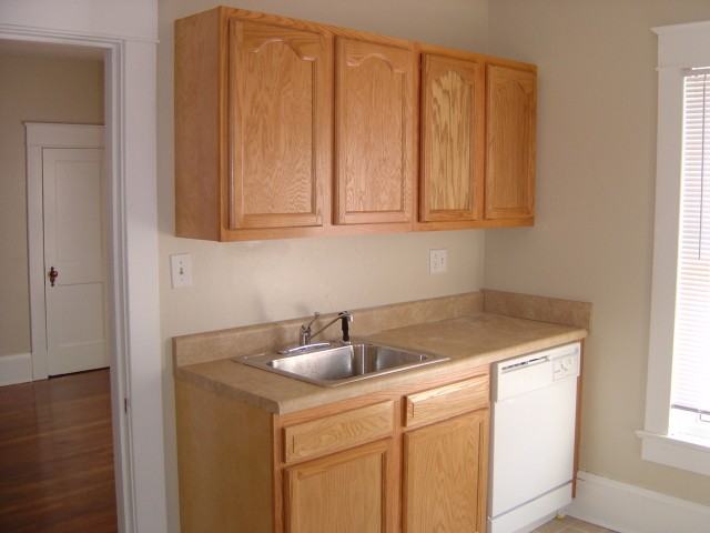 918 Lexington Ave Apt B - Photo 5 of 7