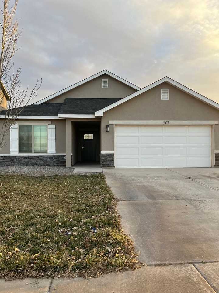 1107 E La Brea Ave - Photo 2 of 31