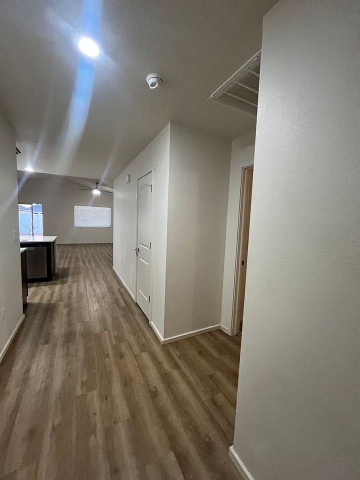 1107 E La Brea Ave - Photo 3 of 31