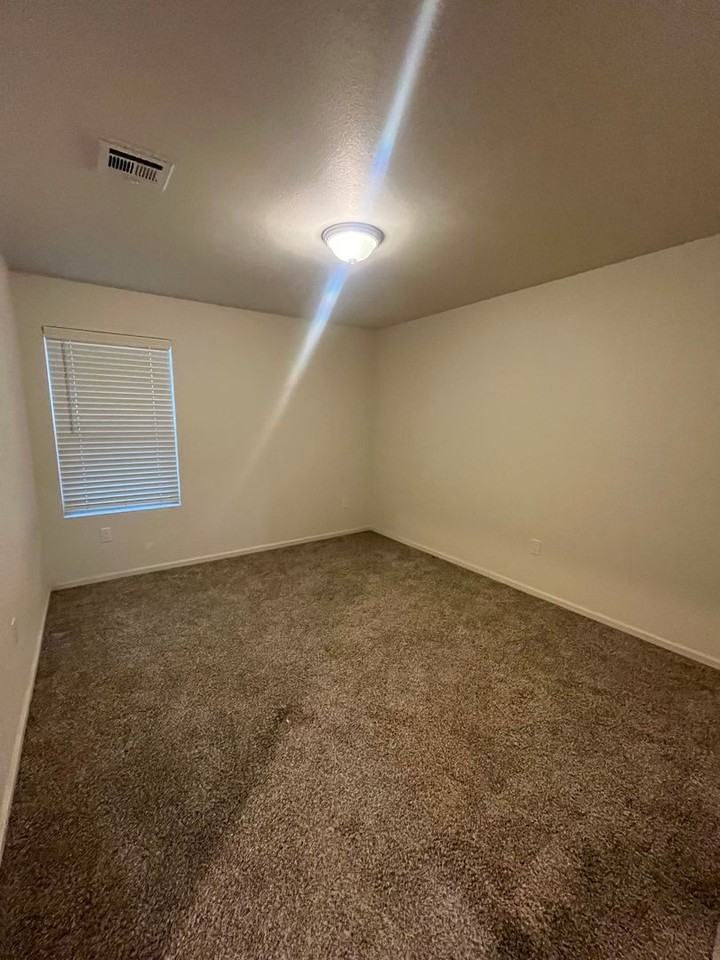 1107 E La Brea Ave - Photo 4 of 31