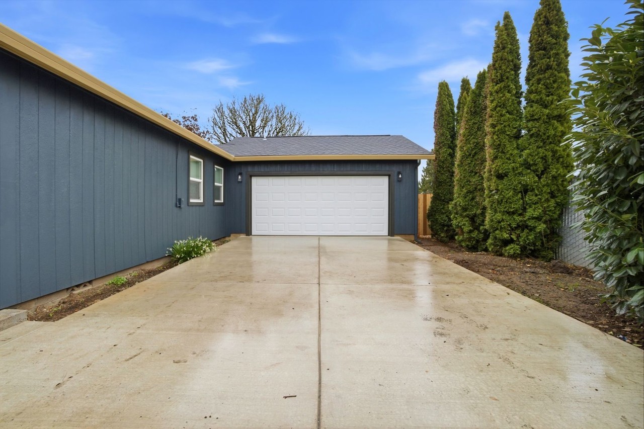 3640 Brooks Ave Ne - Photo 2 of 24