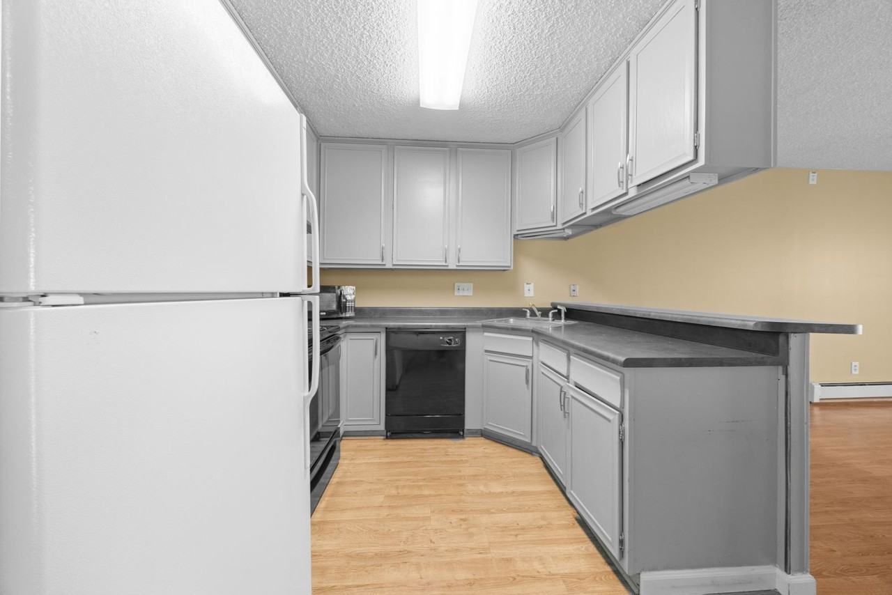 3460 S Poplar St - Photo 2 of 22