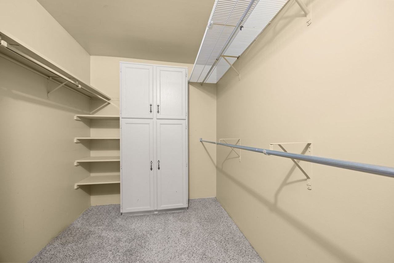 3460 S Poplar St - Photo 5 of 22