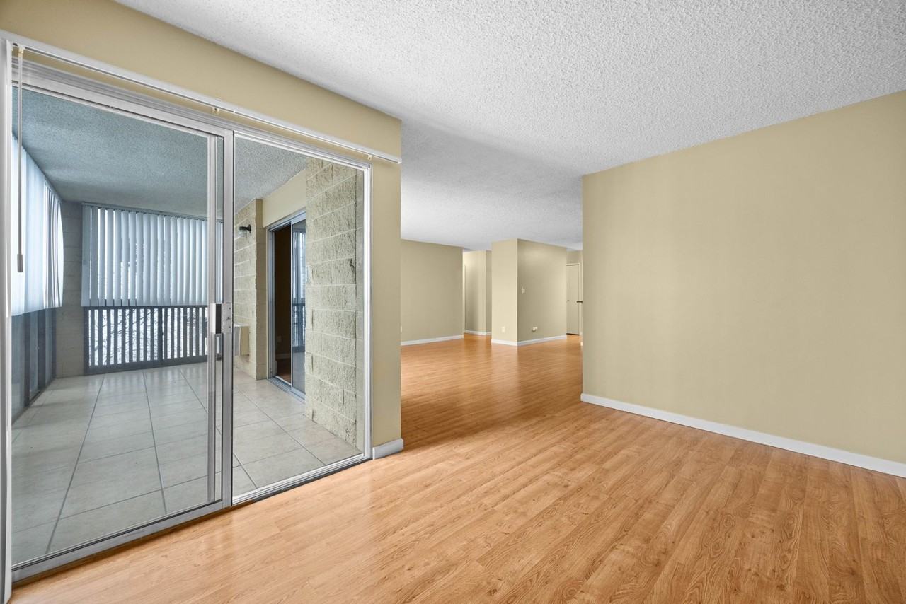 3460 S Poplar St - Photo 6 of 22