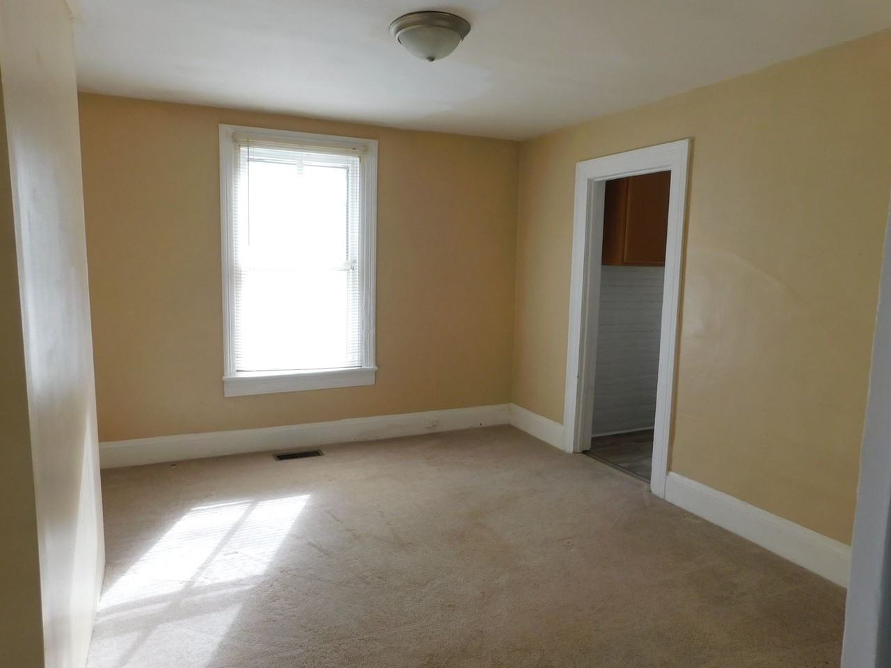 509 Cedar St - Photo 4 of 16