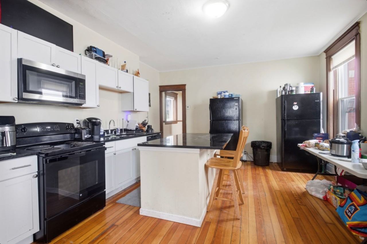 2328 Stratford Ave - Photo 2 of 12