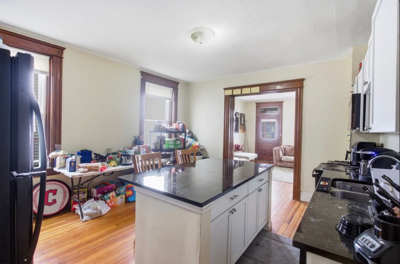 2328 Stratford Ave - Photo 3 of 12