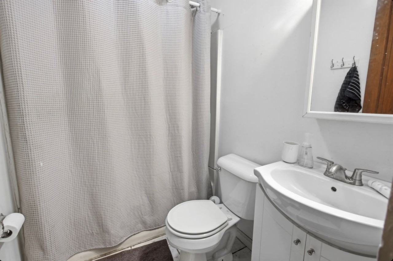 2328 Stratford Ave - Photo 4 of 12