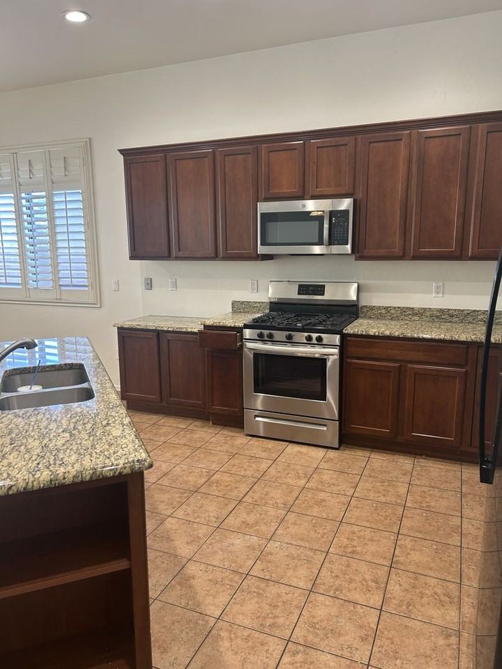 454 N Old Camp Ln - Photo 6 of 22