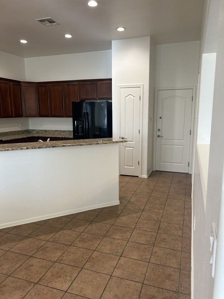 454 N Old Camp Ln - Photo 7 of 22