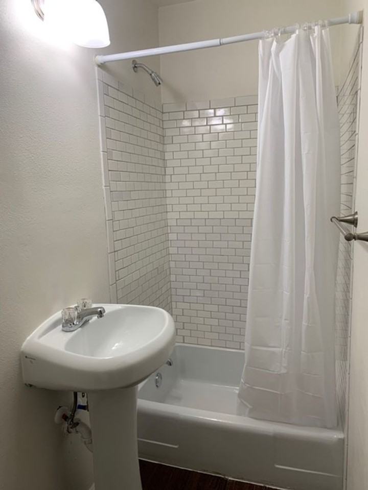 1400 Glendale St - Photo 4 of 6