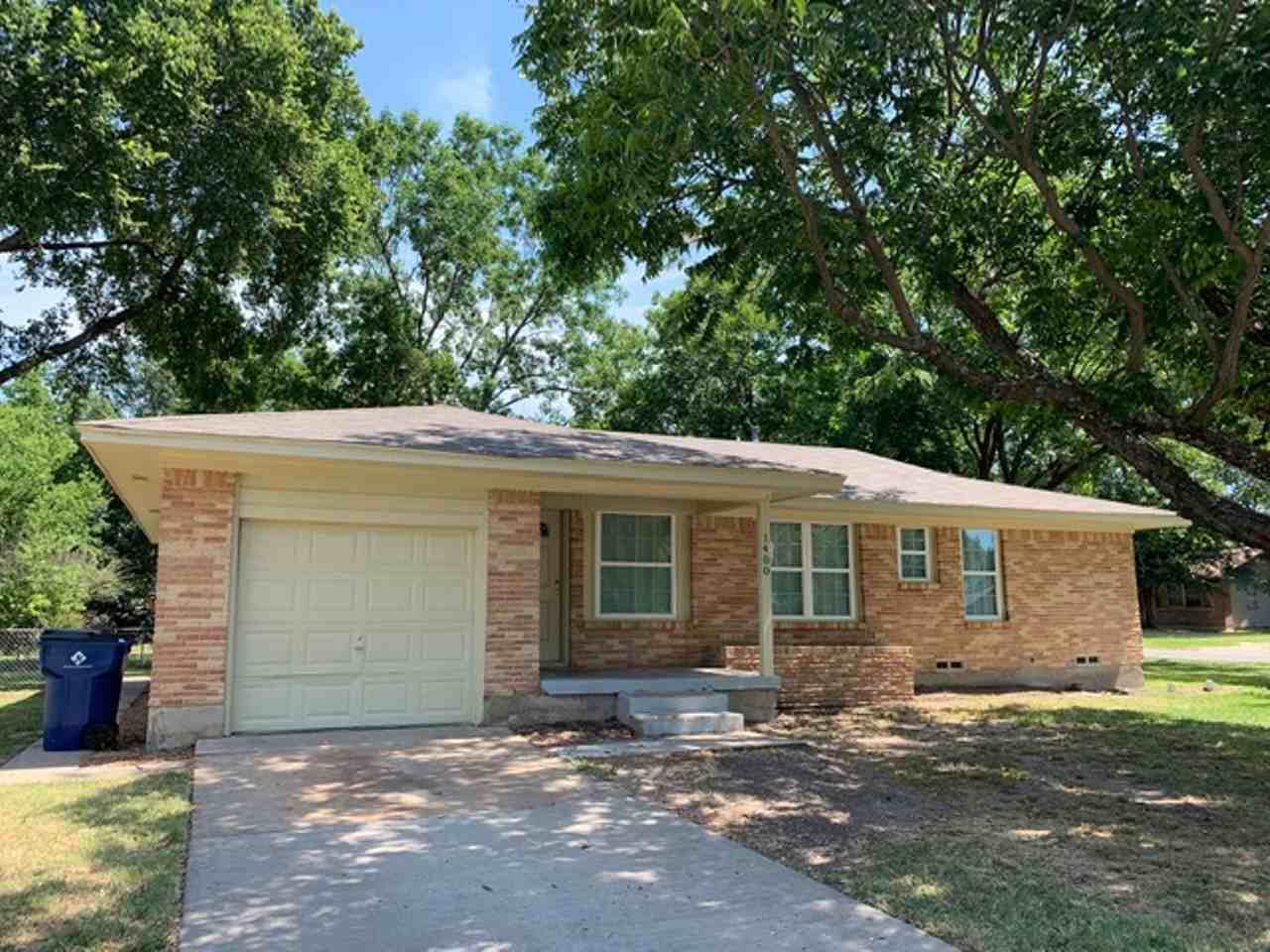 1400 Glendale St - Photo 5 of 6