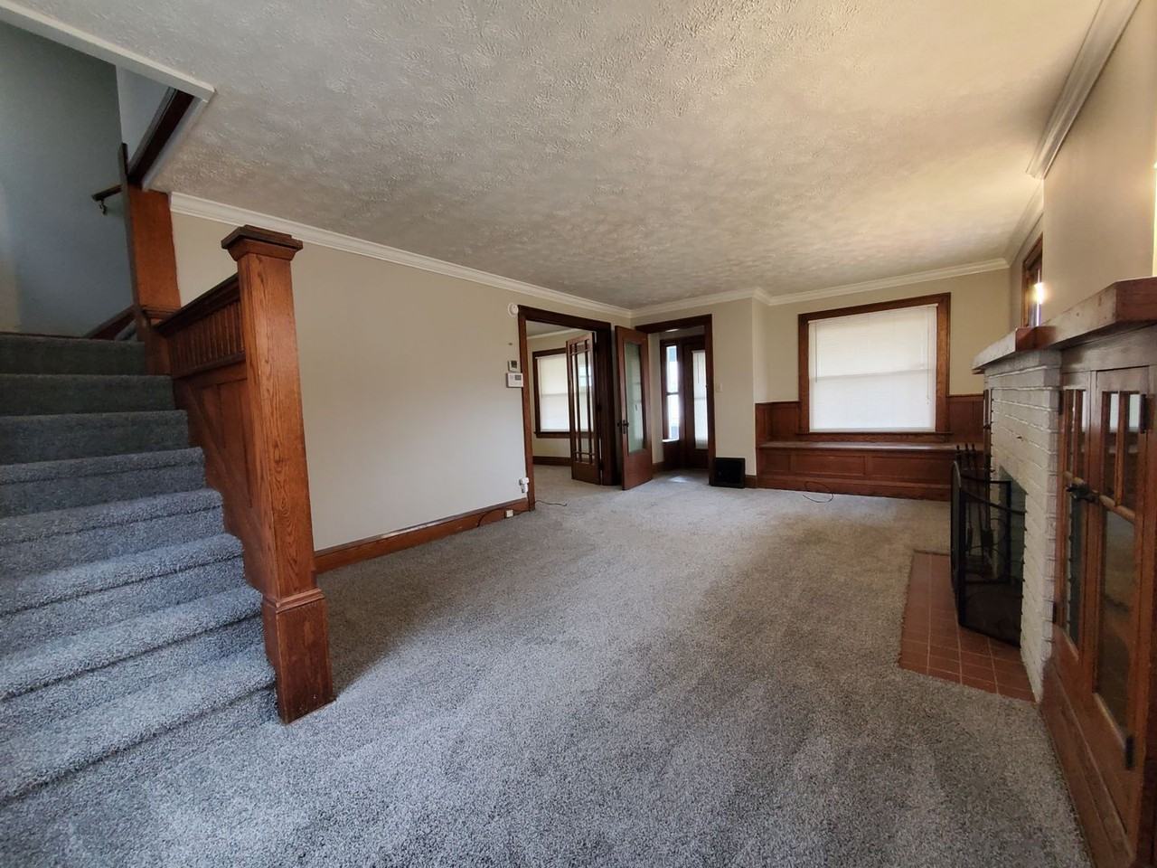 924 Hamlin St - Photo 3 of 14