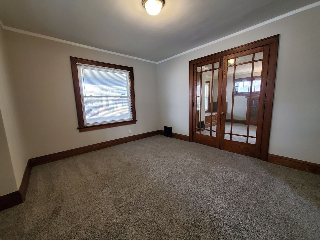 924 Hamlin St - Photo 5 of 14