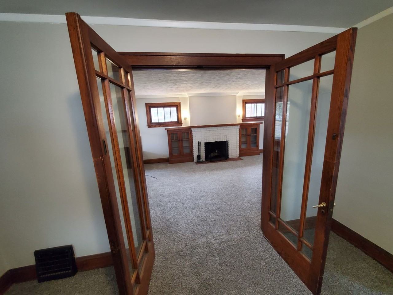 924 Hamlin St - Photo 6 of 14