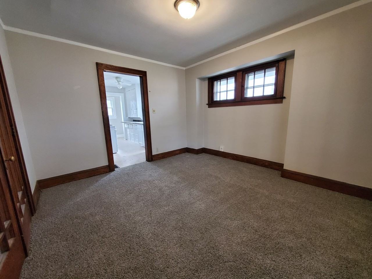 924 Hamlin St - Photo 7 of 14