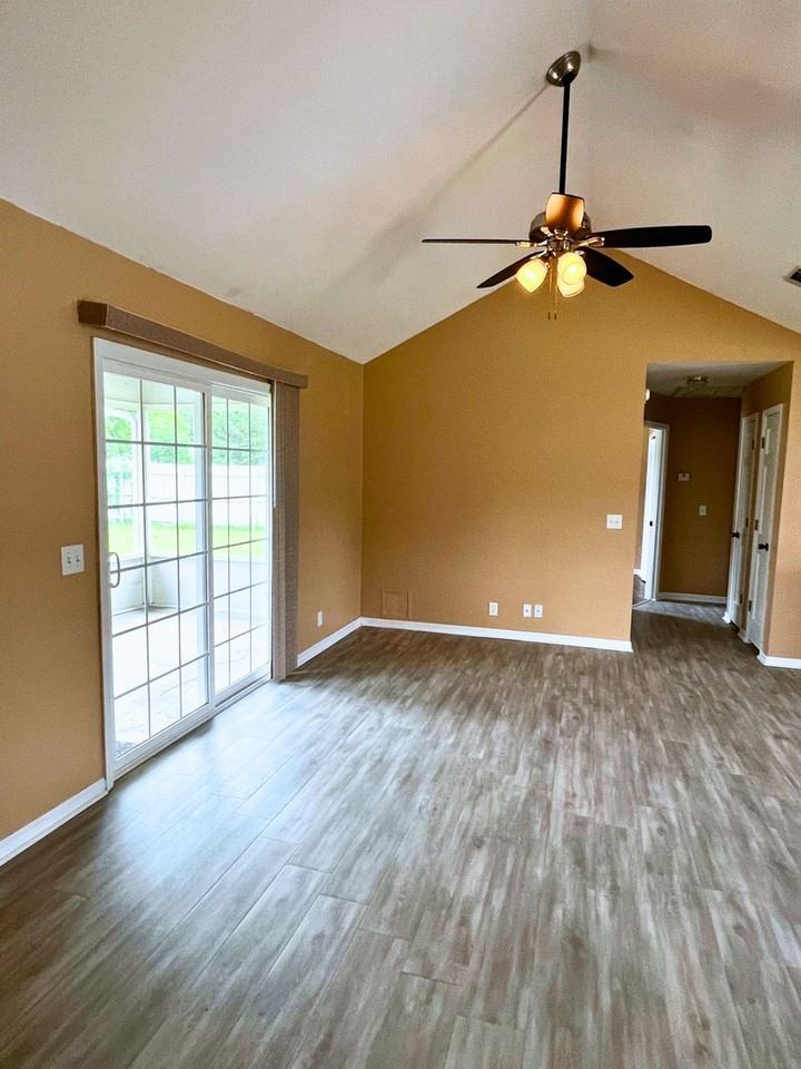 102 Acacia Dr - Photo 3 of 14