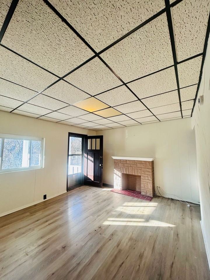 940 Rothpletz St - Photo 5 of 23