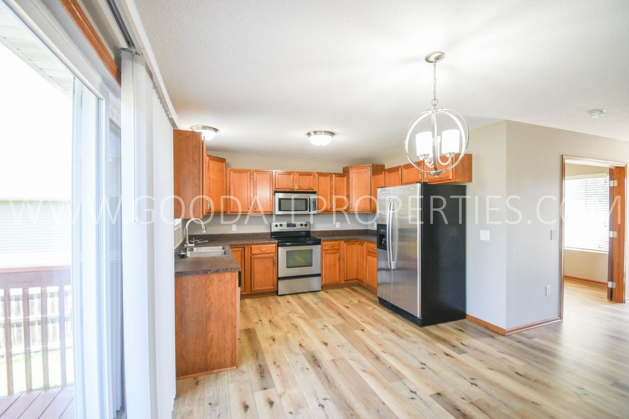 3504 163rd St - Photo 2 of 38