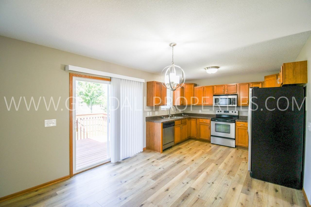 3504 163rd St - Photo 5 of 38