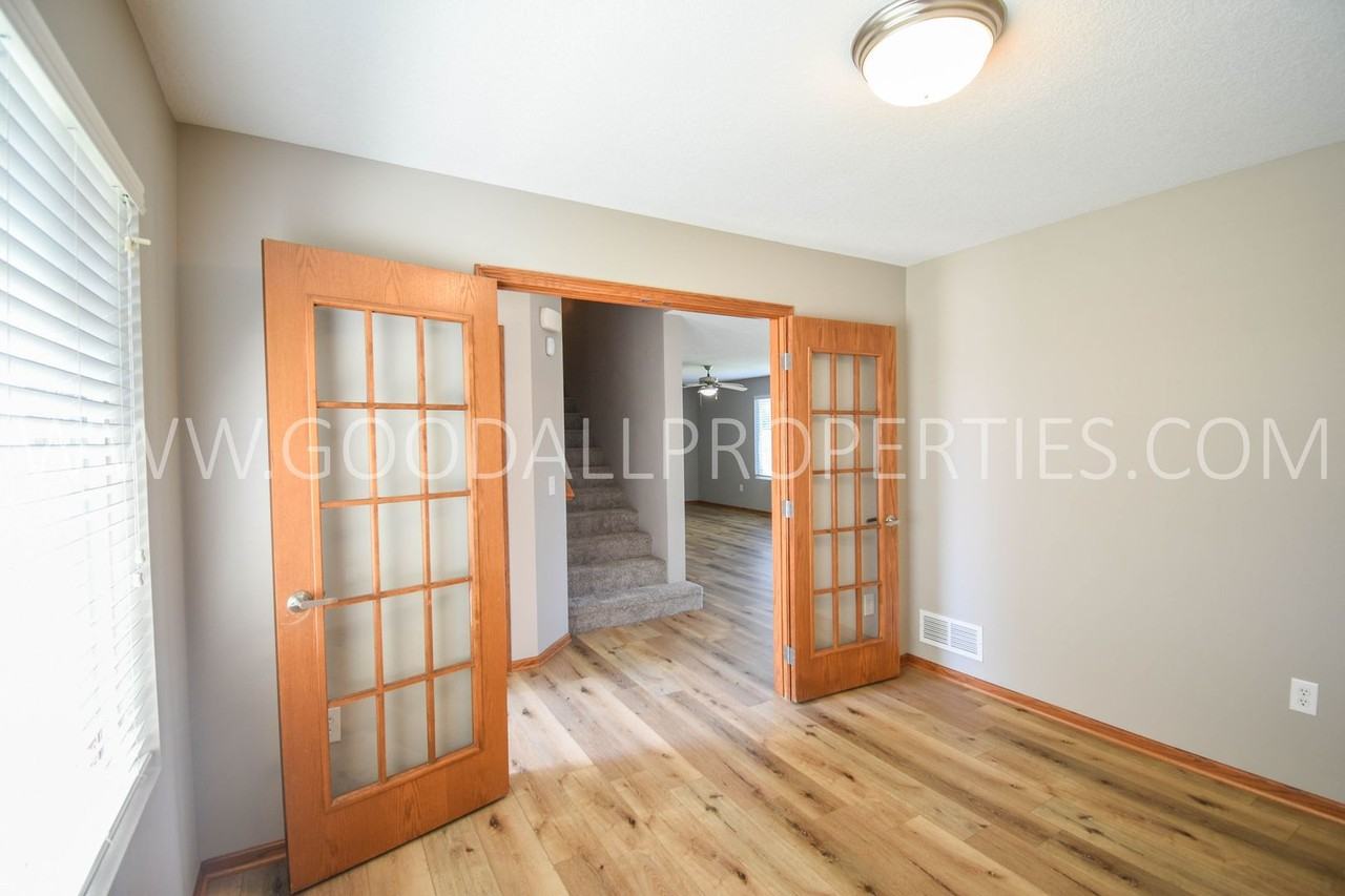 3504 163rd St - Photo 7 of 38