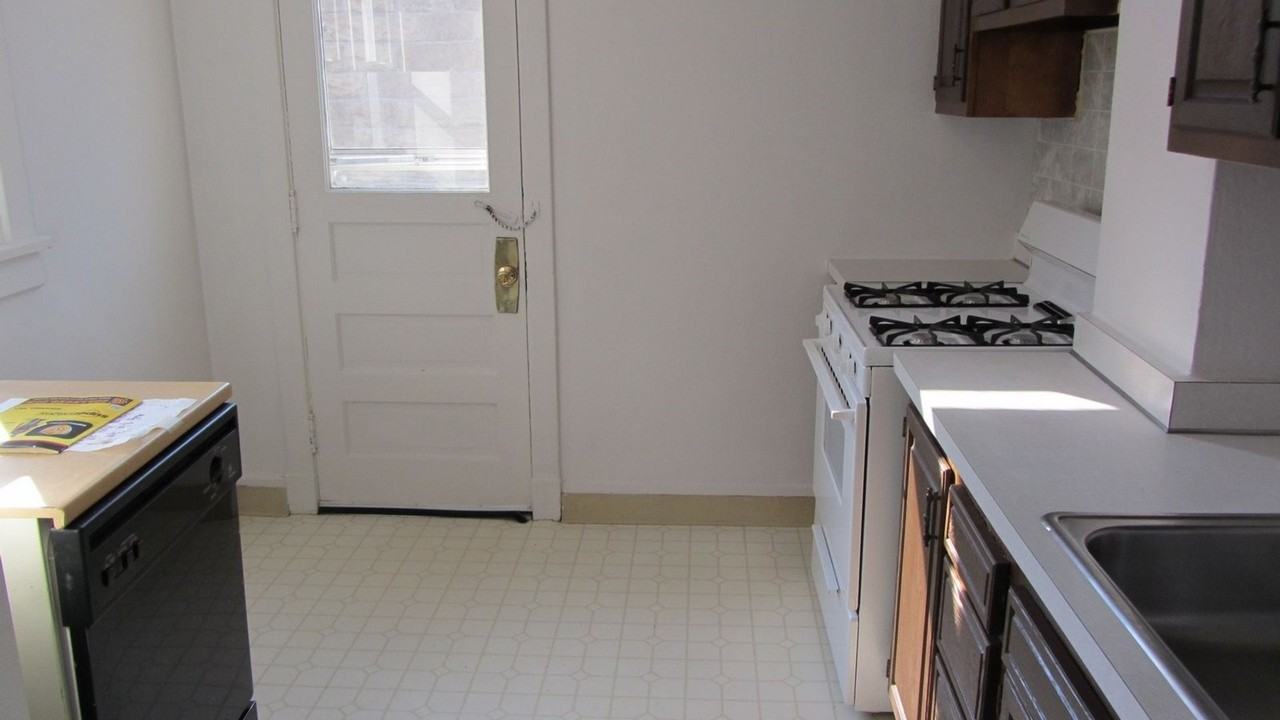 1845 Chislett St - Photo 3 of 10