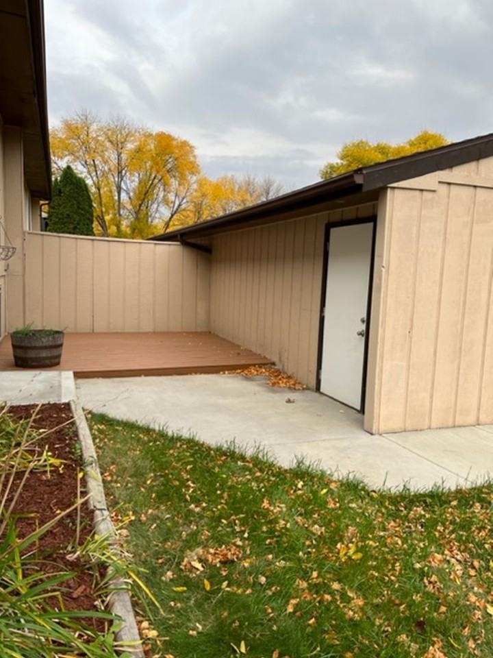 229 12th Ave E - Photo 2 of 37