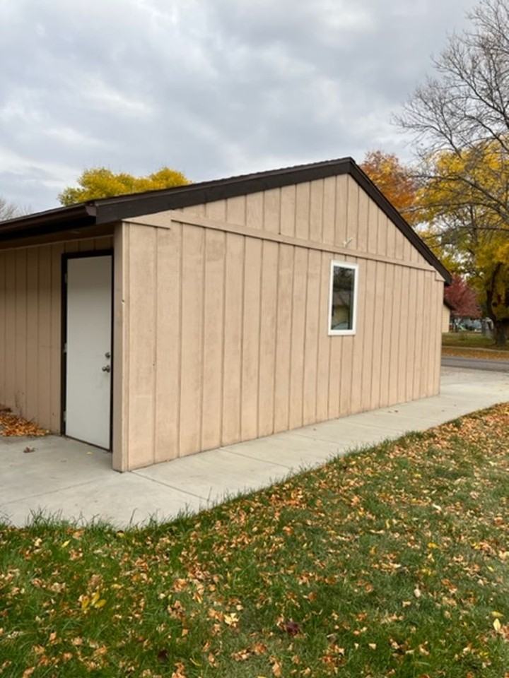 229 12th Ave E - Photo 3 of 37