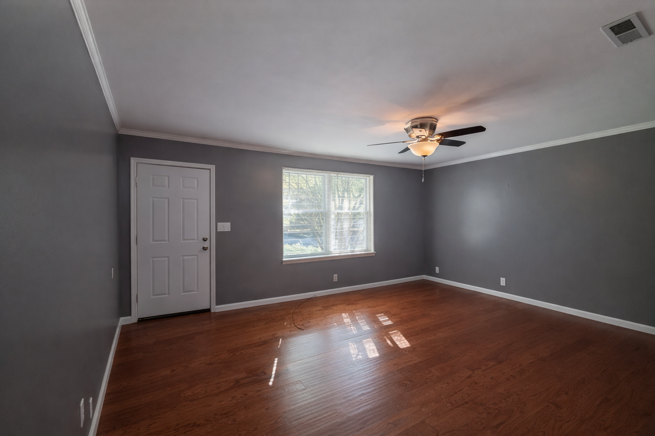 127 King Cole Dr - Photo 2 of 21